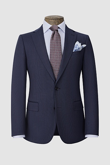 Темно-синий костюм в клетку