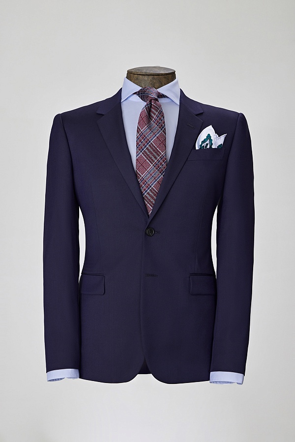 Темно-синий однотонный костюм