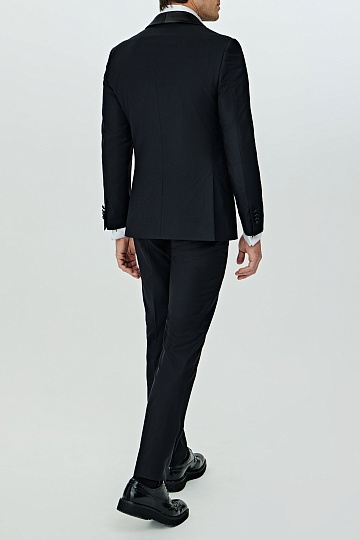 Черный смокинг со съемными лацканами