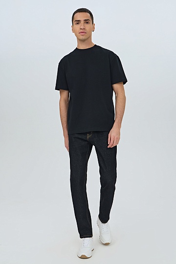 Черные джинсы с контрастной строчкой