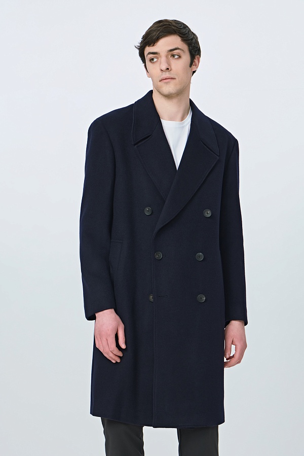 Пальто темно-синего цвета