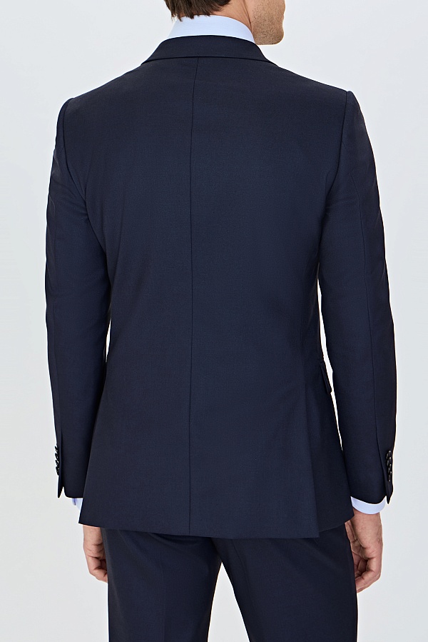 Однотонный темно-синий костюм