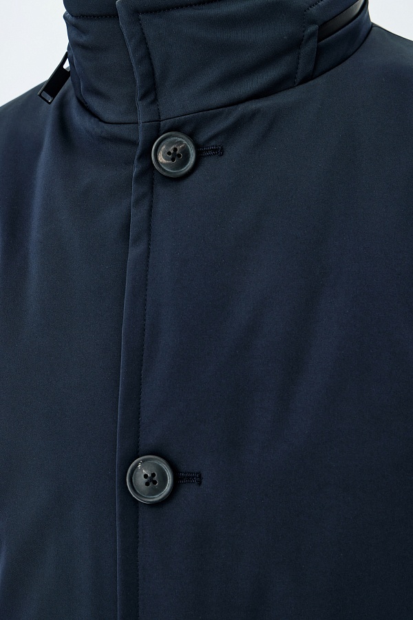 Темно-синяя пуховая куртка с воротником-стойкой