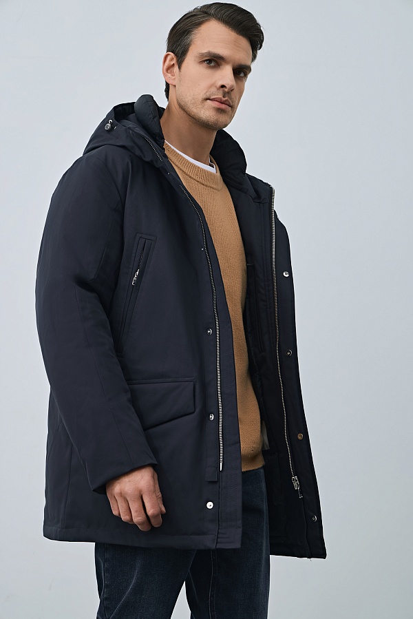 Парка черного цвета