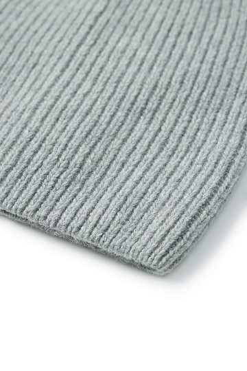 Светло-серая шапка c кашемиром