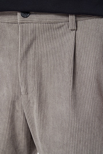 Серые вельветовые брюки