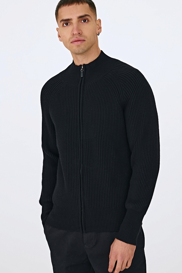 Черный кардиган на молнии