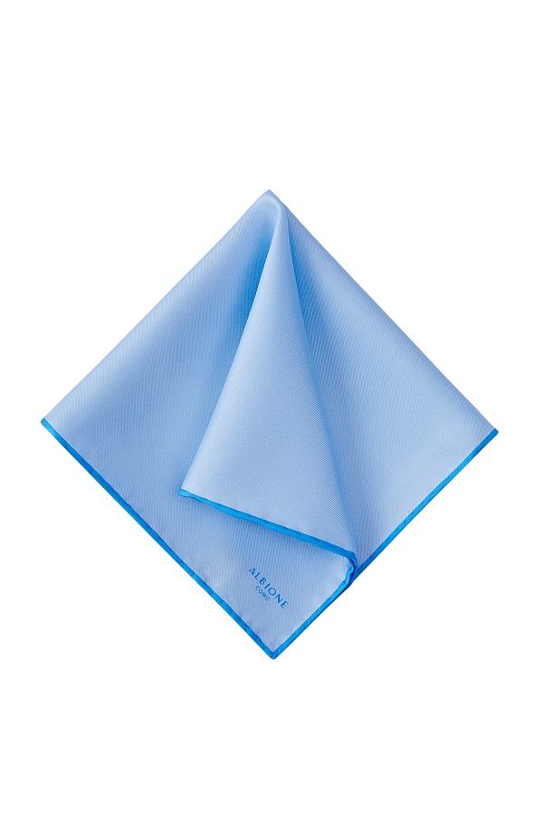 Голубой платок с синей каймой