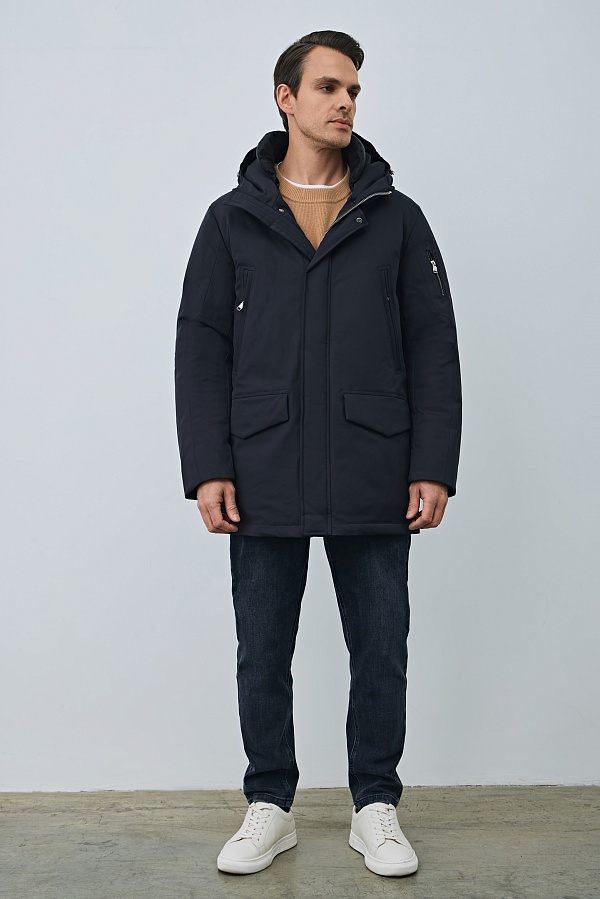 Парка черного цвета