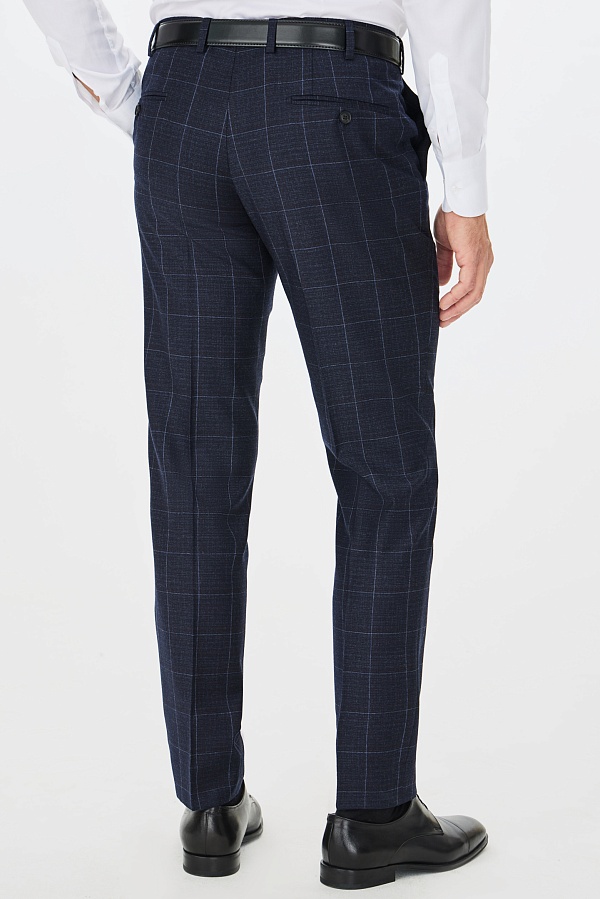 Темно-синие брюки в крупную клетку