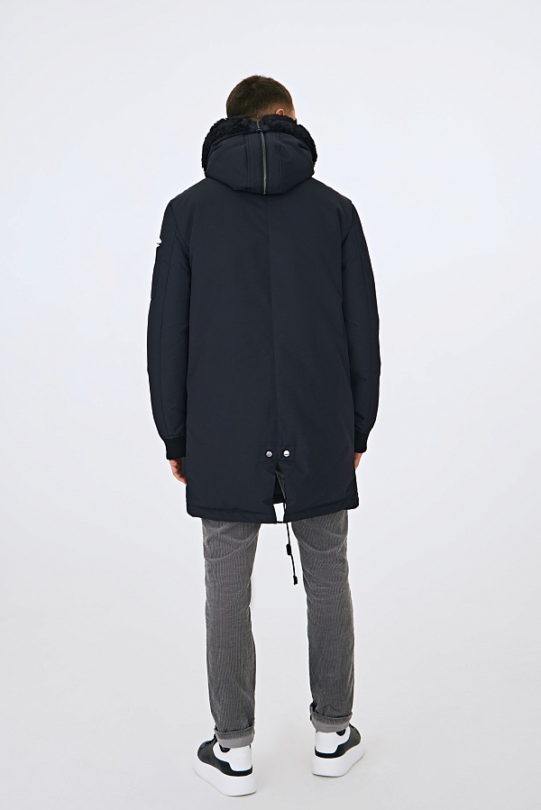 Темно-синяя пуховая парка с мехом