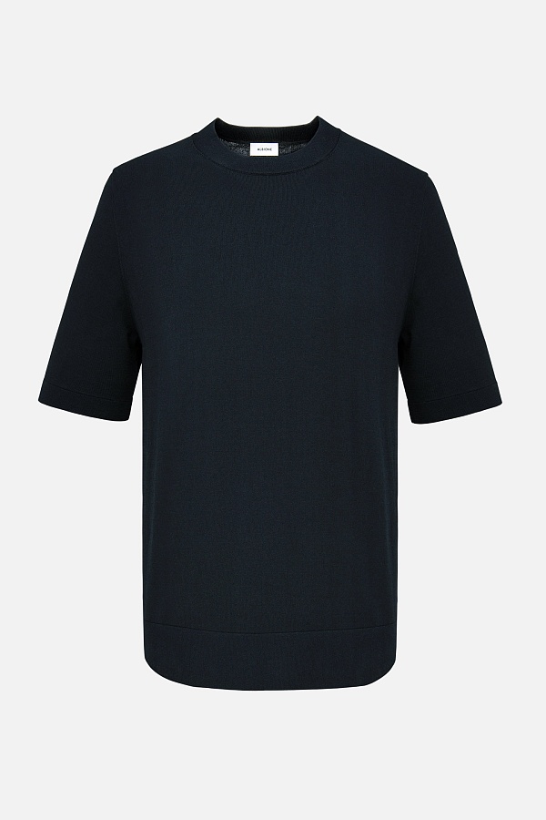 Темно-синяя трикотажная футболка