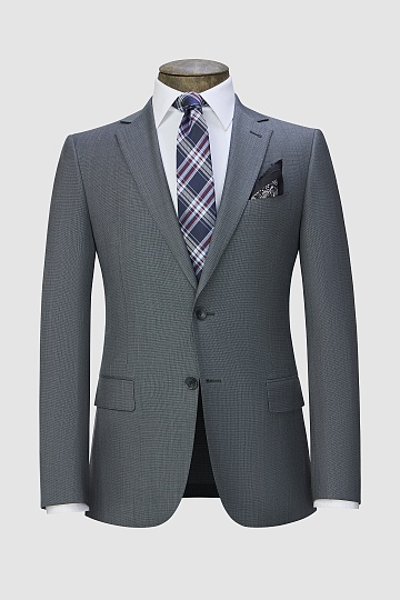 Серый костюм в мелкую клетку