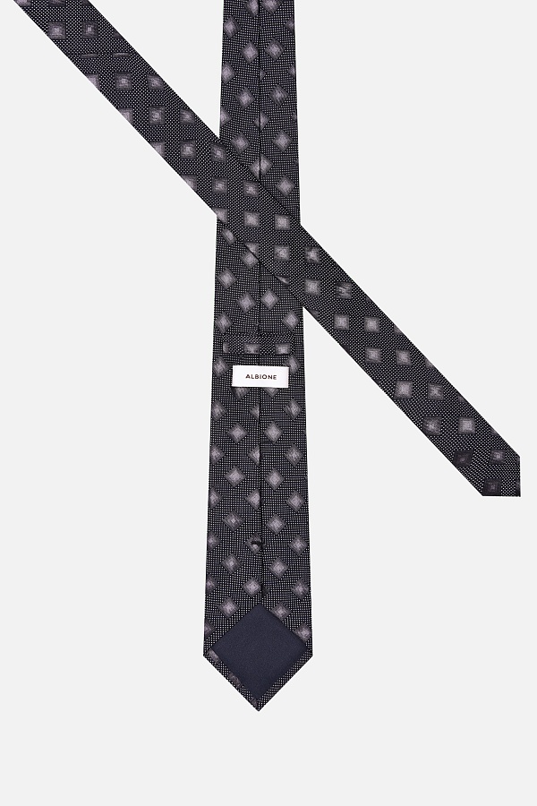 Стильный галстук в ромб