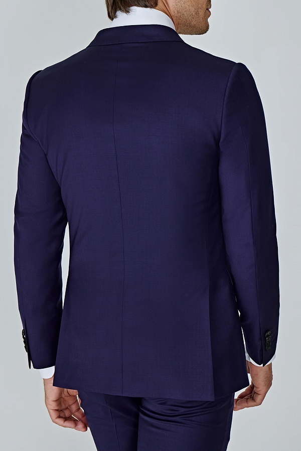 Однотонный темно-синий костюм