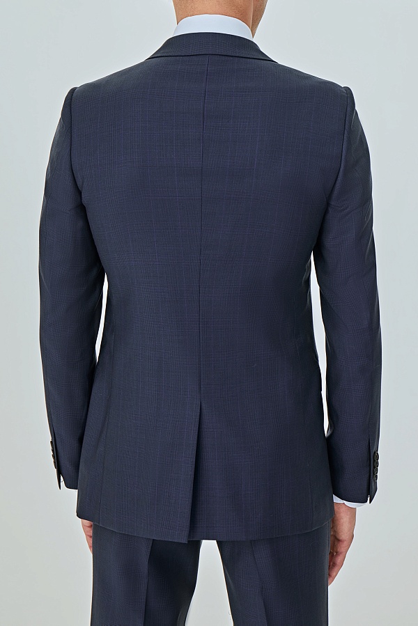 Синий костюм в тонкую синюю клетку