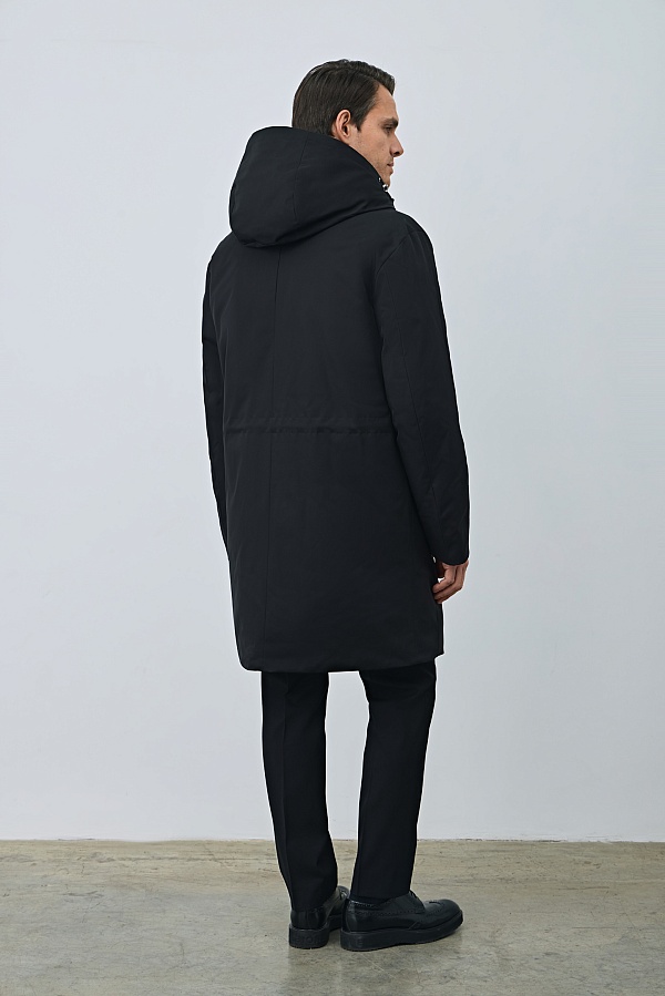 Пуховик черного цвета