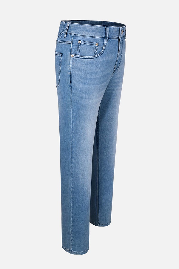 Джинсы голубого цвета