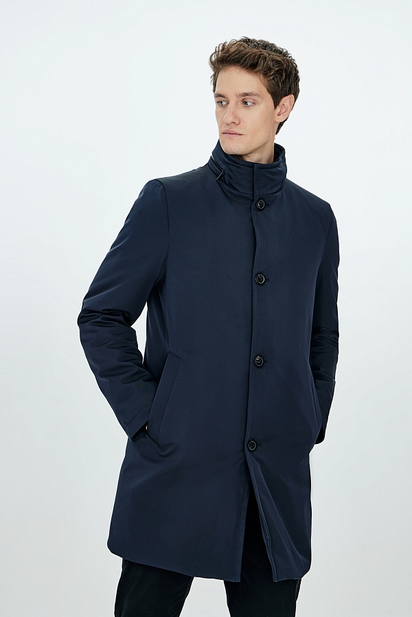 Темно-синяя пуховая куртка с воротником-стойкой