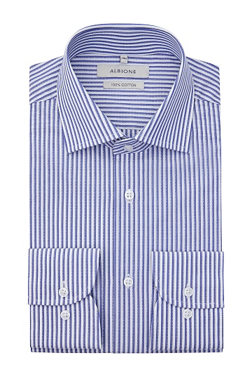 Белая сорочку в голубую полоску