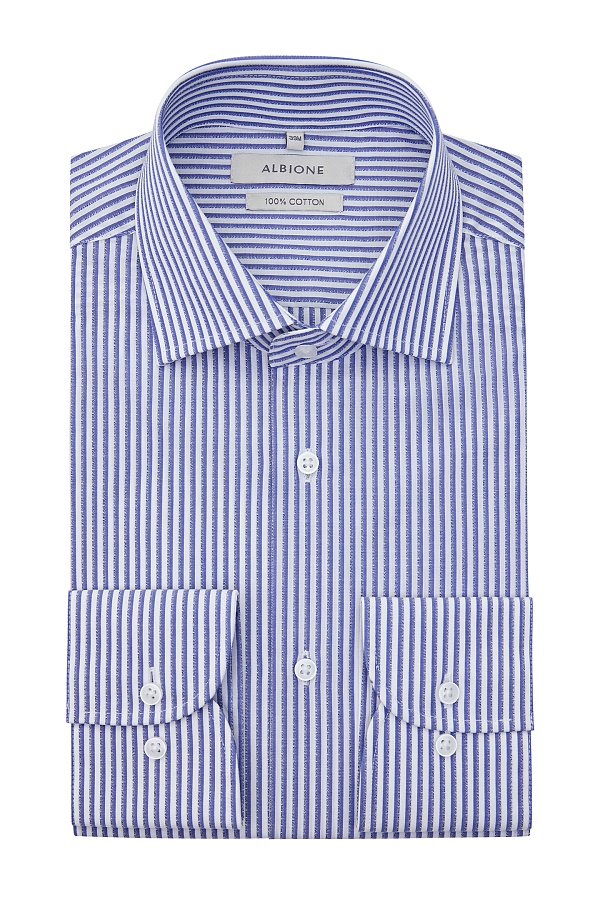 Белая сорочку в голубую полоску