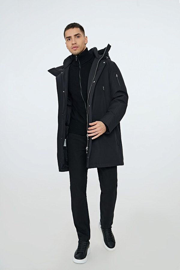 Черная пуховая куртка с капюшоном