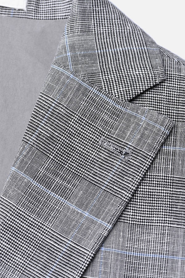 Пиджак серого цвета в голубую полоску