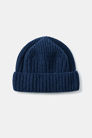 Темно-синяя укороченная шапка