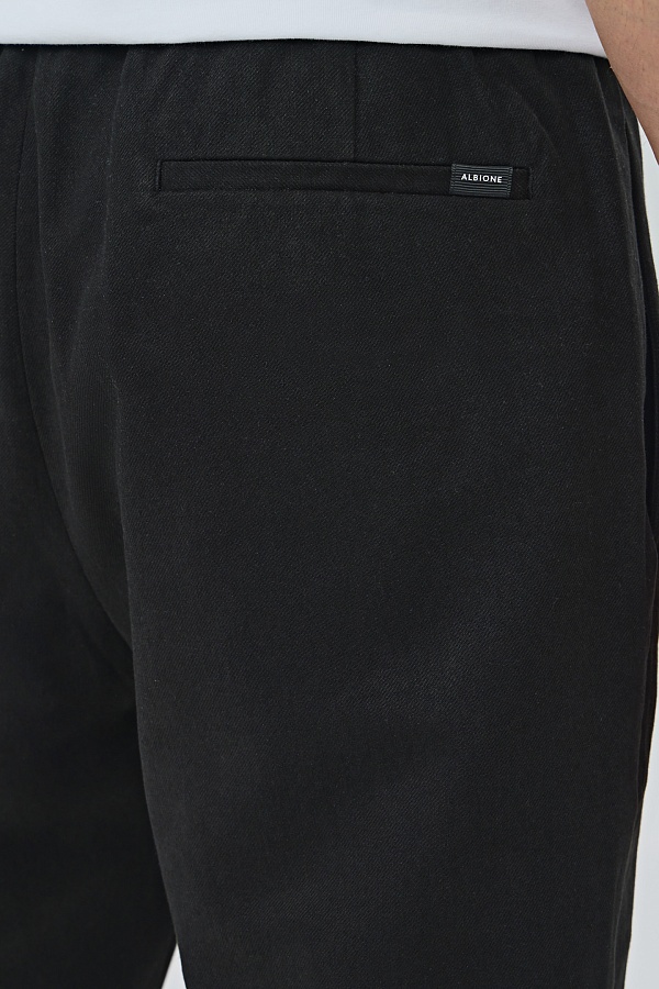 Брюки черного цвета