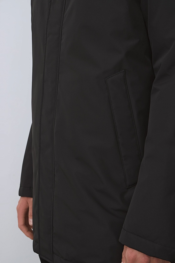 Черный пуховик