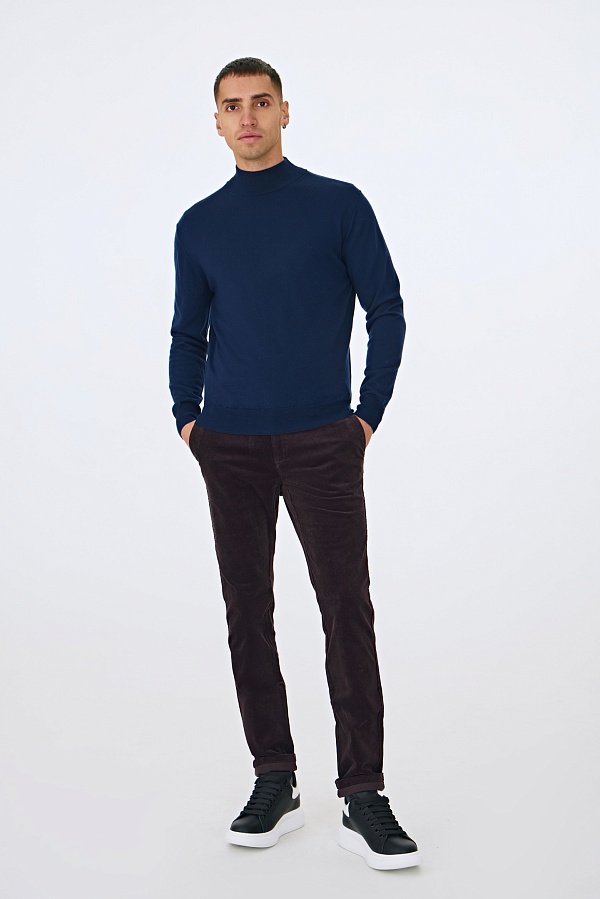 Синий свитер из шерсти