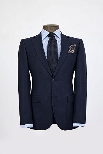 Синий костюм в тонкую синюю клетку