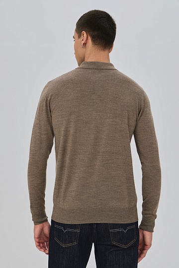 Легкий джемпер с воротником поло светло-коричневого цвета