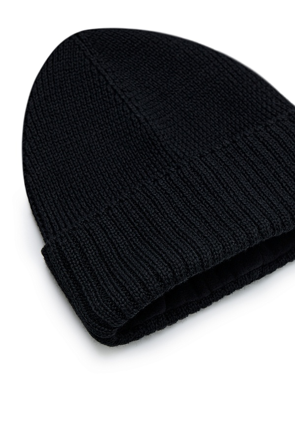 Темно-серая шапка с отворотом