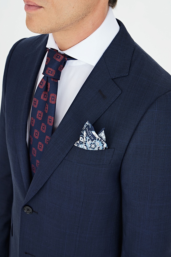 Темно-синий костюм из шерсти