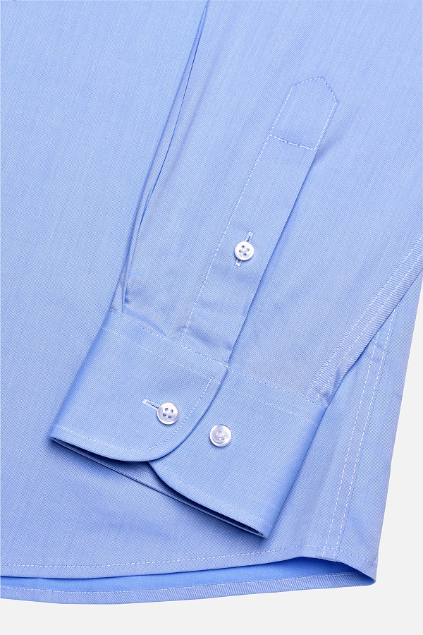 Однотонная голубая рубашка