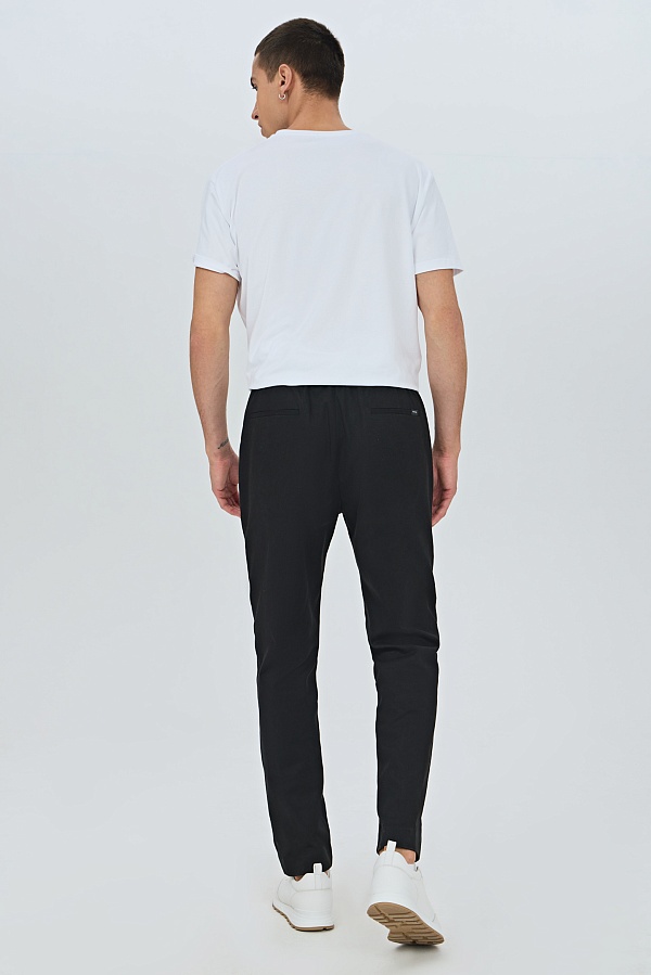 Брюки черного цвета