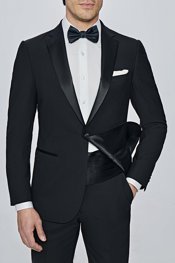 Смокинг черного цвета