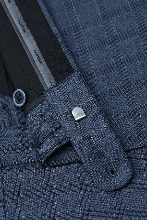 Синие брюки в клетку