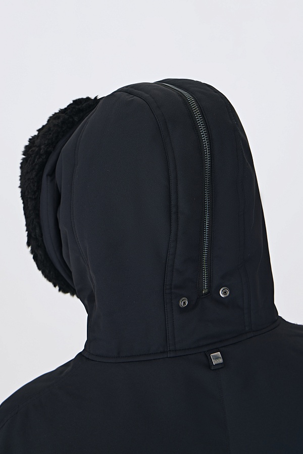 Темно-синяя пуховая парка с мехом