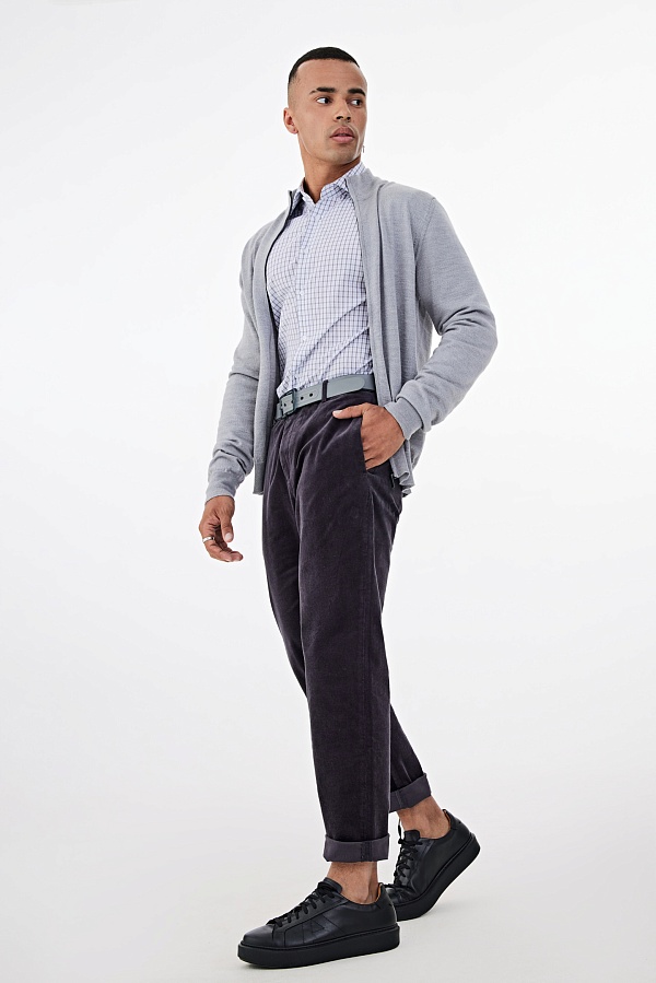 Темно-серые вельветовые брюки чинос