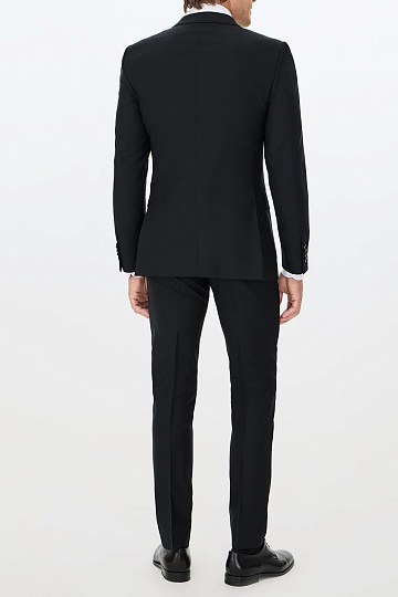 Черный однотонный костюм