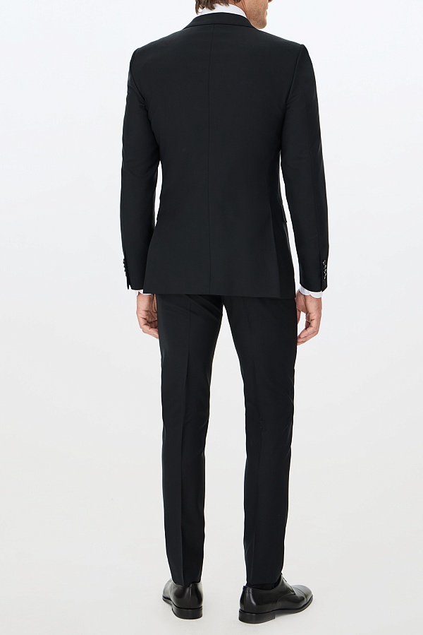 Черный однотонный костюм