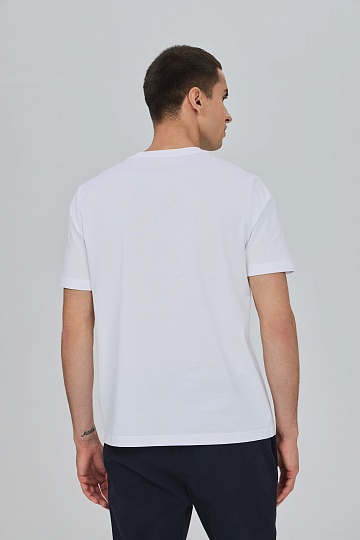 Белая футболка из хлопка