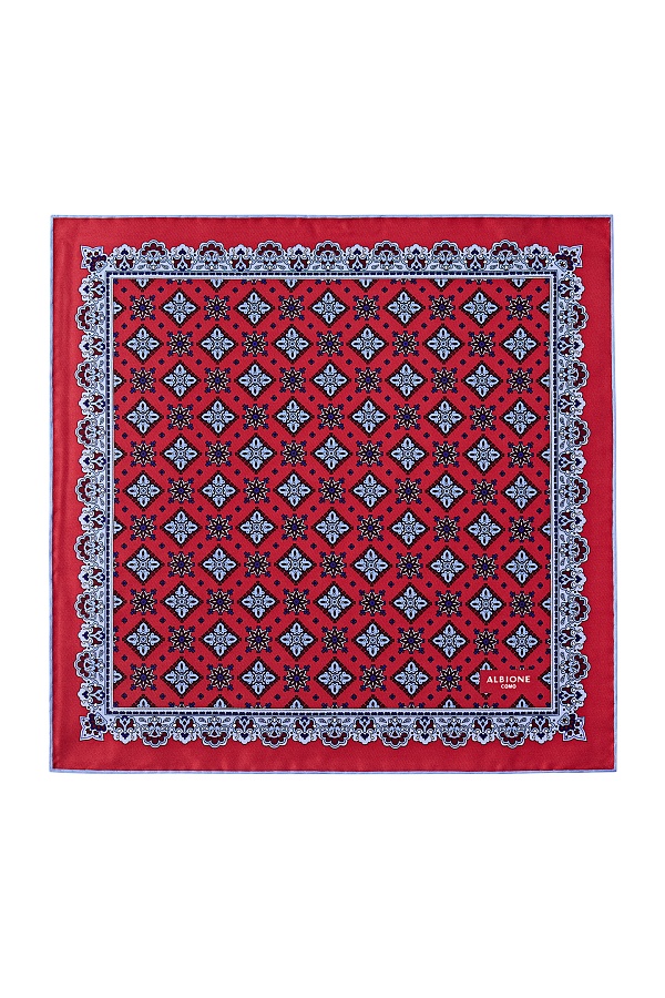 Красный платок с черным орнаментом