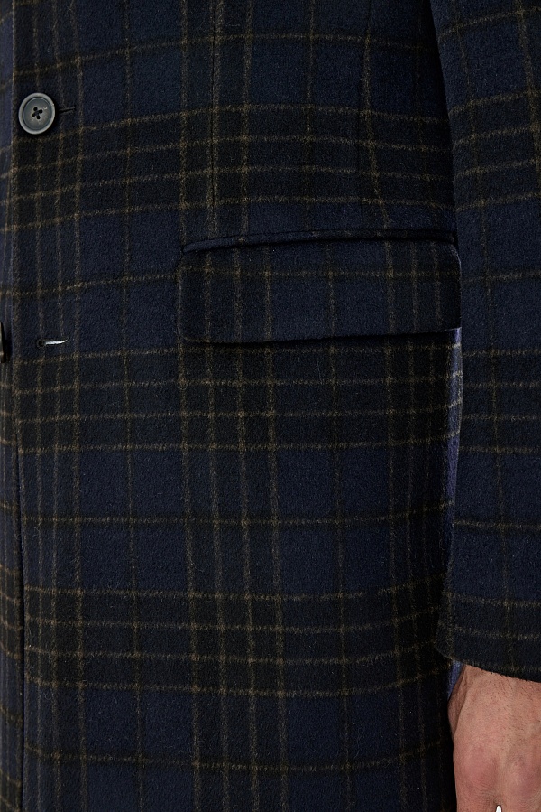 Синее укороченное пальто в клетку