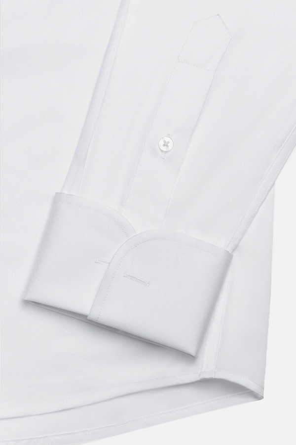 Белая однотонная сорочка с двойным воротником