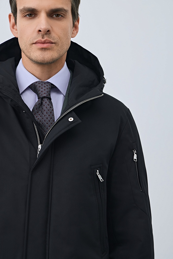 Парка черного цвета