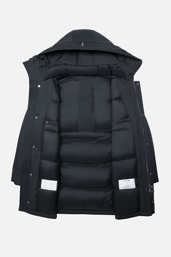 Черная пуховая куртка с капюшоном