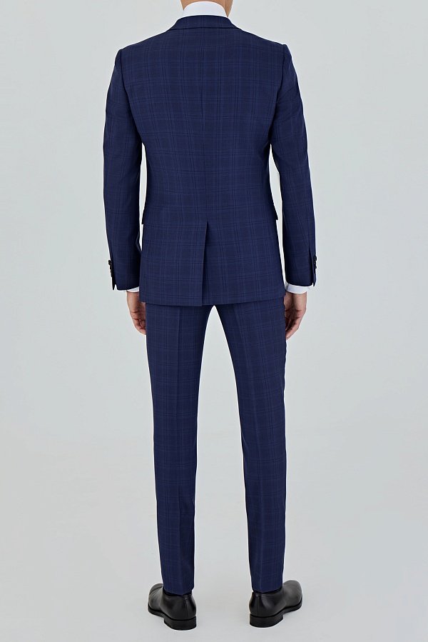 Синий костюм в клетку